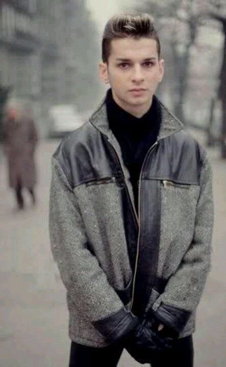 Happy birthday Dave Gahan. 60 today 