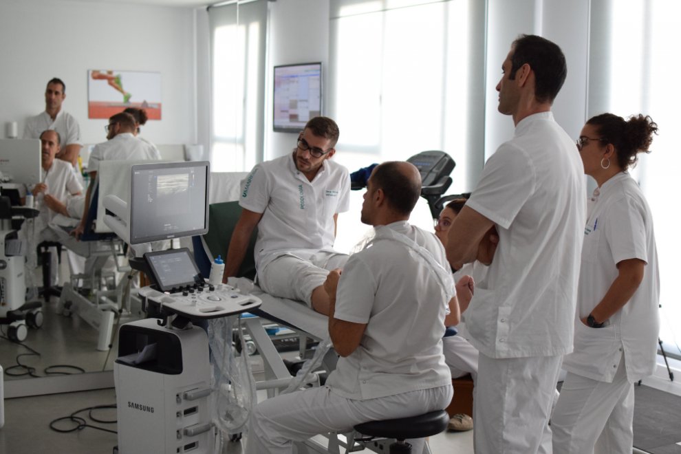 UManresa's tweet photo. El grau semipresencial en Podologia d'UManresa atrau a professionals sanitaris interessats en una segona titulació 

Ho expliquem al blog 

https://t.co/5MwAH2zYEM

#podologia #graupodologia https://t.co/fcO6v2wqHJ