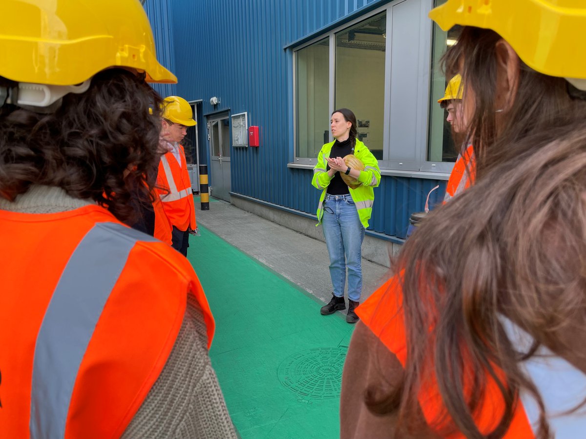 AurubisOlen's tweet photo. Collega's én tegelijk ook alumni Ba Chemie Martijn, Jelle en Ben vertelden over hun carrière en job in het labo 🧑🔬👩🔬 Thanks voor jullie bezoek!
#AurubisOlen #MetalsforProgress #sitevisit #thomasmore #chemieTMgeel https://t.co/MqNJZs7DDo