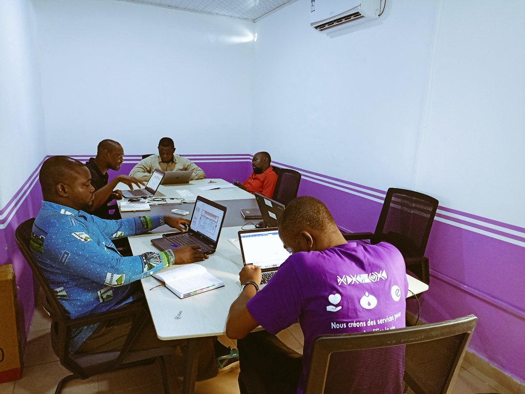 farotyMe's tweet photo. Comme tous les lundis c'est la grosse séance de brainstorming, on se creuse la tête pour pouvoir produire des services qui vont vous simplifier la vie.💜

✨ Download App: https://t.co/FTiIIpri9q ✨

Website : https://t.co/fugvLlB2UK 

#startup #crowdfunding #CMR https://t.co/8ploiElCeq