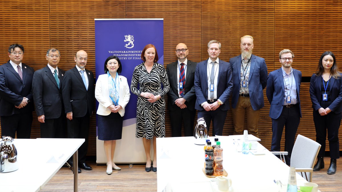 VMuutiset's tweet photo. Minister of Local Government Sirpa Paatero met Japan’s Minister for Digital Karen Makishima. 🇫🇮🇯🇵

“Japan is very interested in a people-oriented digital transformation. I am proud that Finland can be an example for others in this field,” says @sirpa_paatero.

#Digitalisation https://t.co/otxiq03oHO