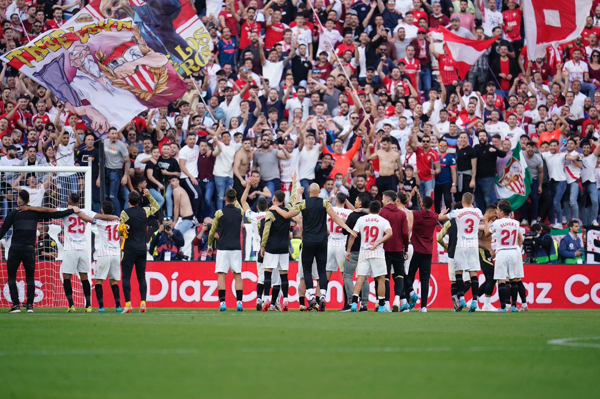 sevillafcforeve's tweet photo. @LaSevillafut @Albertoflorenzo @marca Buen intento de seguir metiendo mierda y mal rollo...
#VamosMiSevilla https://t.co/EOI1ltqHVH
