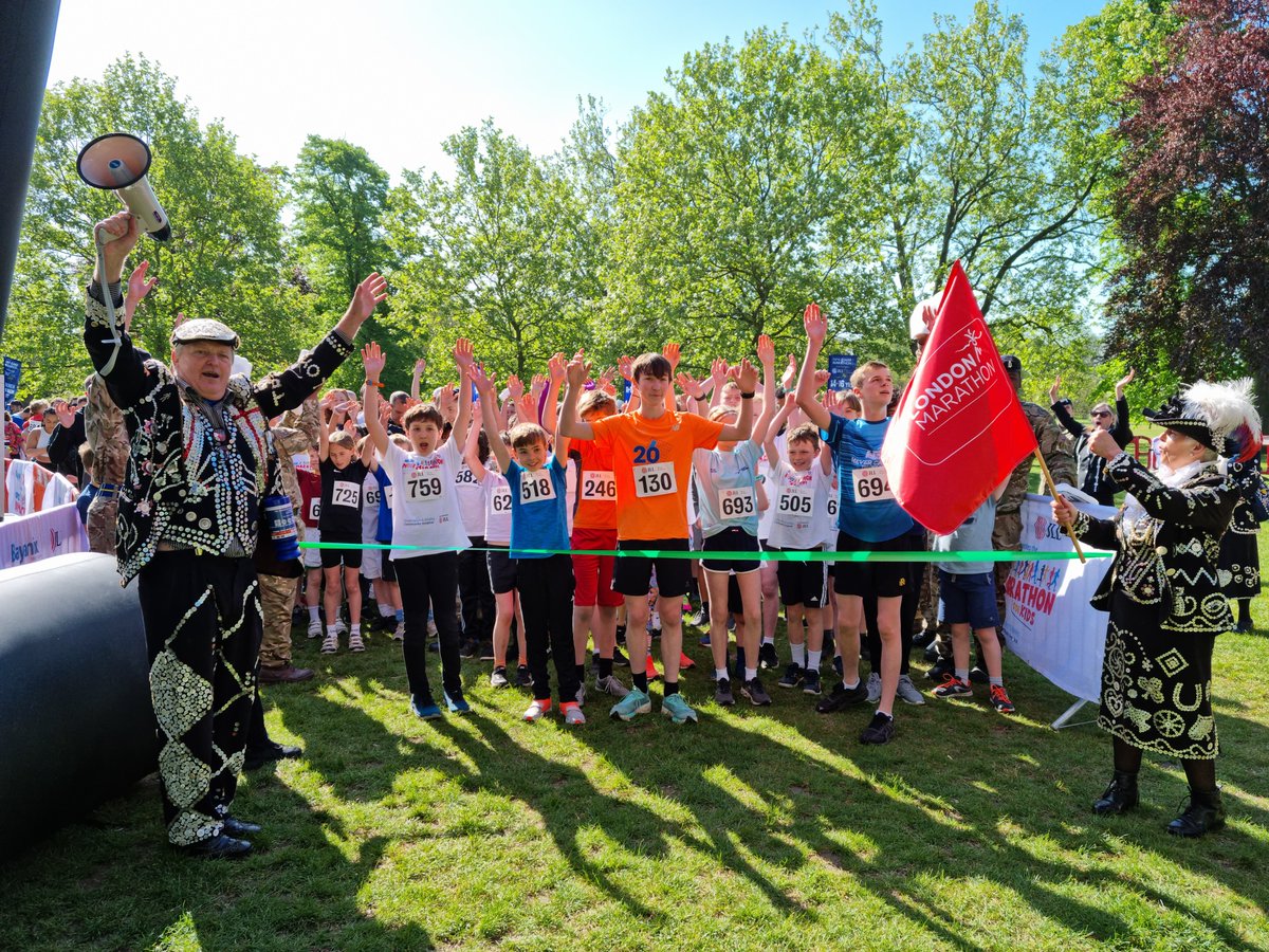 AugustaAdu's tweet photo. @PearlySociety a huge thank you to the Pearly Queen of Greenwich, Pearly King &amp; Queen of Woolwich, Pearly Princess and the #pearlypugs for supporting the @gbchospice #MiniMarathon in #RoyalGreenwichPark https://t.co/NH7zGYdsOb
