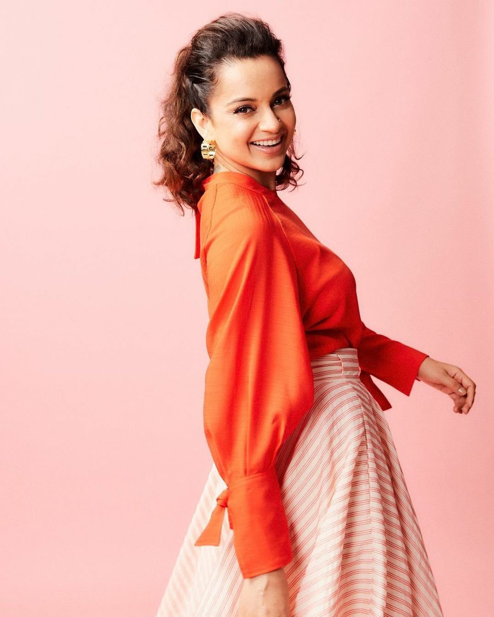 KanganaQ's tweet photo. #Dhaakad releasing in cinemas on 20th may 2022 !! 

#KanganaRanaut #sheisonfire 

The #Dhaakadtrailer 👉 https://t.co/PKtuYagYFd https://t.co/LsiDG41LmJ