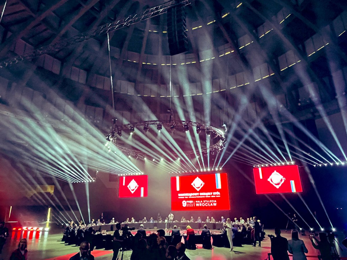 roman_glod's tweet photo. Samorządowy Okrągły Stół 🇵🇱🇺🇦✌️ #Ukraina #pomoc #DolnyŚląsk #Głuszyca #Wałbrzych #Wrocław https://t.co/K6qBqjOyK1