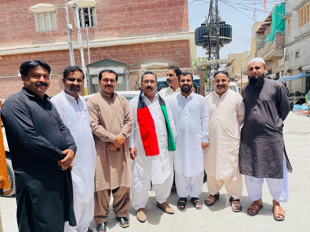 AmjadShahjilani's tweet photo. چیئرمین پاکستان پیپلزپارٹی بلاول بھٹو زرداری کی قیادت پر مکمل اعتماد کا اظہار کرتے ہوئے لاشاری برادری کے معزز شخصیت ڈاکٹر عبدالجبار لاشاری نے برادری سمیت GDA کو الوداع کرکے MNA ڈاکٹر نفیسہ شاہ کی موجودگی میں جیلانی ھائوس خیرپور پہنچ کر پاکستان پیپلز پارٹی میں شمولیت کرلی https://t.co/ksqnqrVbzR