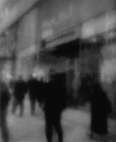 _____ quand j'dors mal, la fatigue 
fait vraiment merder mon œil, et
c'est  comme  si  je  regardais en 
permanence à travers une vitre
embuée. 

      peut-être  que  si  je  tends
      le doigt, je pourrai dessiner
      un lapin, dans les airs.

𓂉