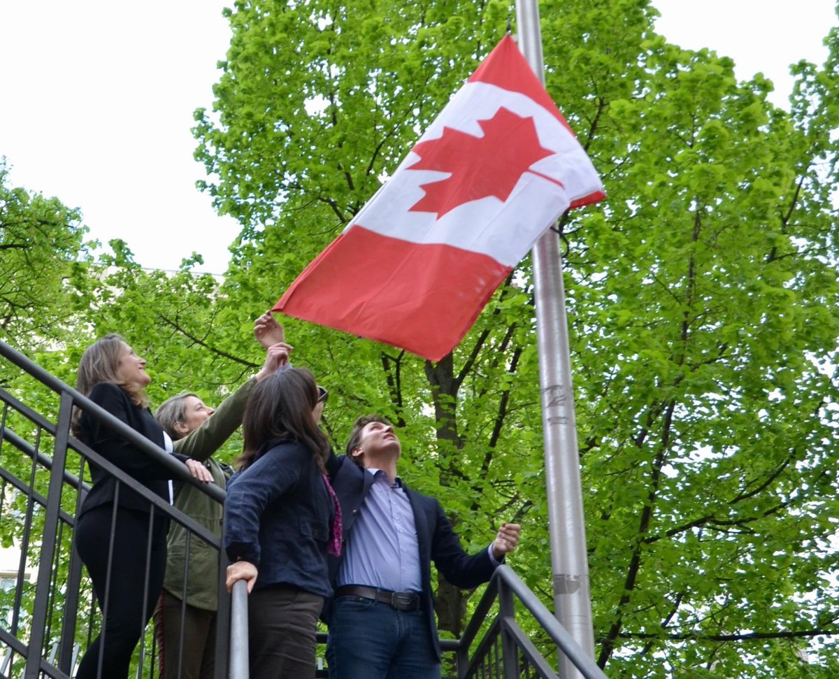 Murray_Brewster's tweet photo. I would invite everyone to set politics aside for a moment and to reflect on the important this scene to the people of Ukraine, who look to us for support and inspiration. Everywhere I have gone here - the moment you say you are Canadian - you’re treated like an old friend. https://t.co/m0xQc19lYs