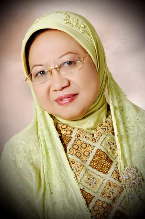 AlissaWahid's tweet photo. انا لله وانا اليه راجعون 

Telah berpulang ke Rahmatullah
Ibu Nyai Hj Lily Khodijah Wahid binti KH Abdul Wahid Hasyim pada hari Senin, 9 Mei 2022 pukul 16:28 di Jakarta.

Allahummaghfirlaha warhamha wa’afiha wa’fuanha. https://t.co/X2VlrxHJA3