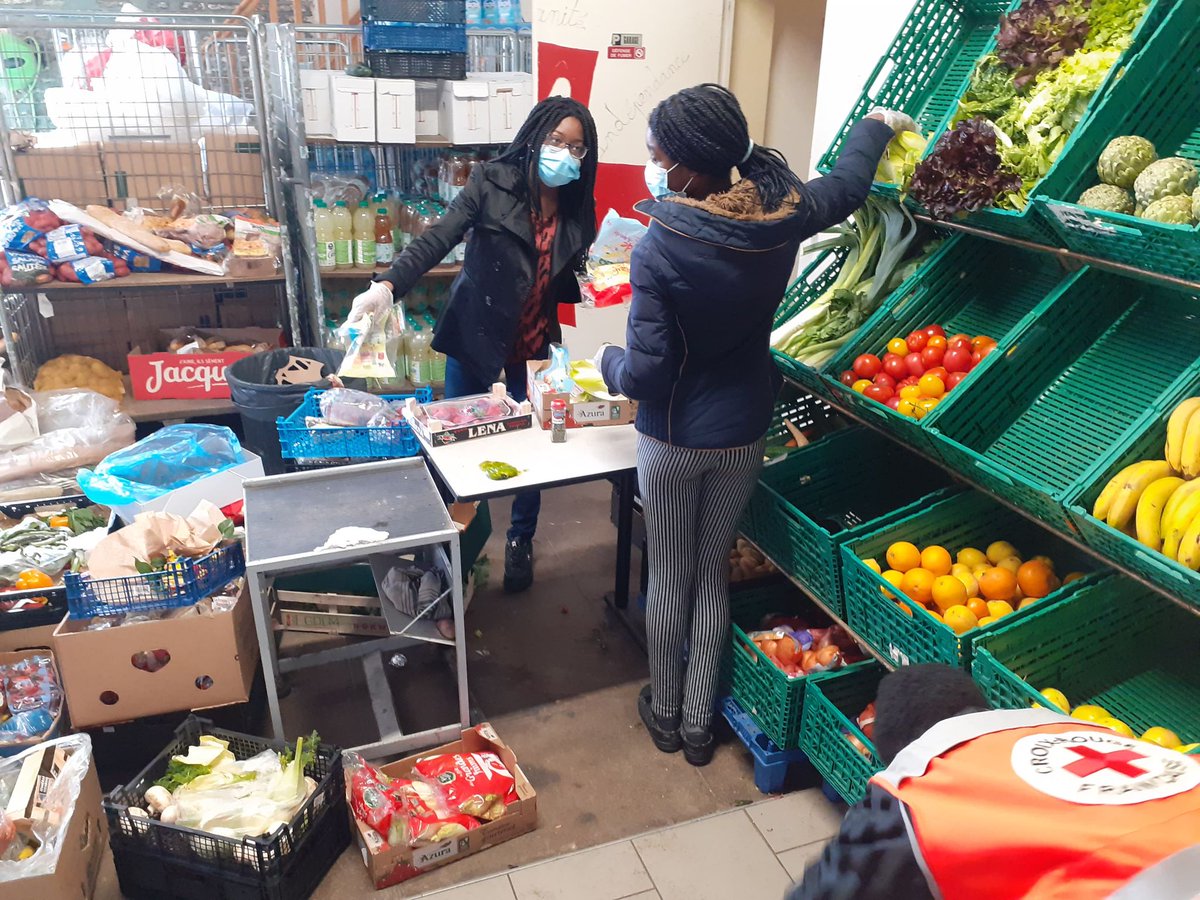Depuis janvier, @AfevAmiens fait du mentorat citoyen à des 3e du collège Arthur Rimbaud à <a href="/AmiensMetropole/">Amiens Métropole - Ville d’Amiens</a>! Les mentors étudiants alternent avec les collégiens 1 séance d'aide scolaire et 1 séance de bénévolat dans une asso' (ici la Croix-Rouge)! @MullerRaphal4 <a href="/tom_lhermitte/">Thomas Lhermitte</a>