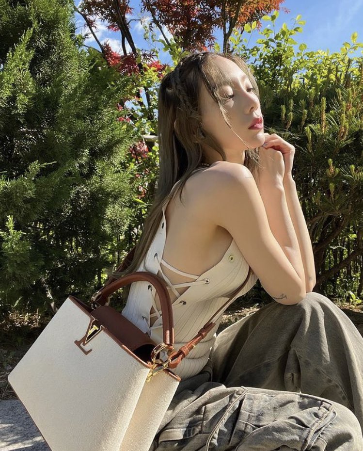 #TAEYEON #태연 LV IS SO LUCKY TO HAVE HER !! DROP DEAD GORGEOUS 💖