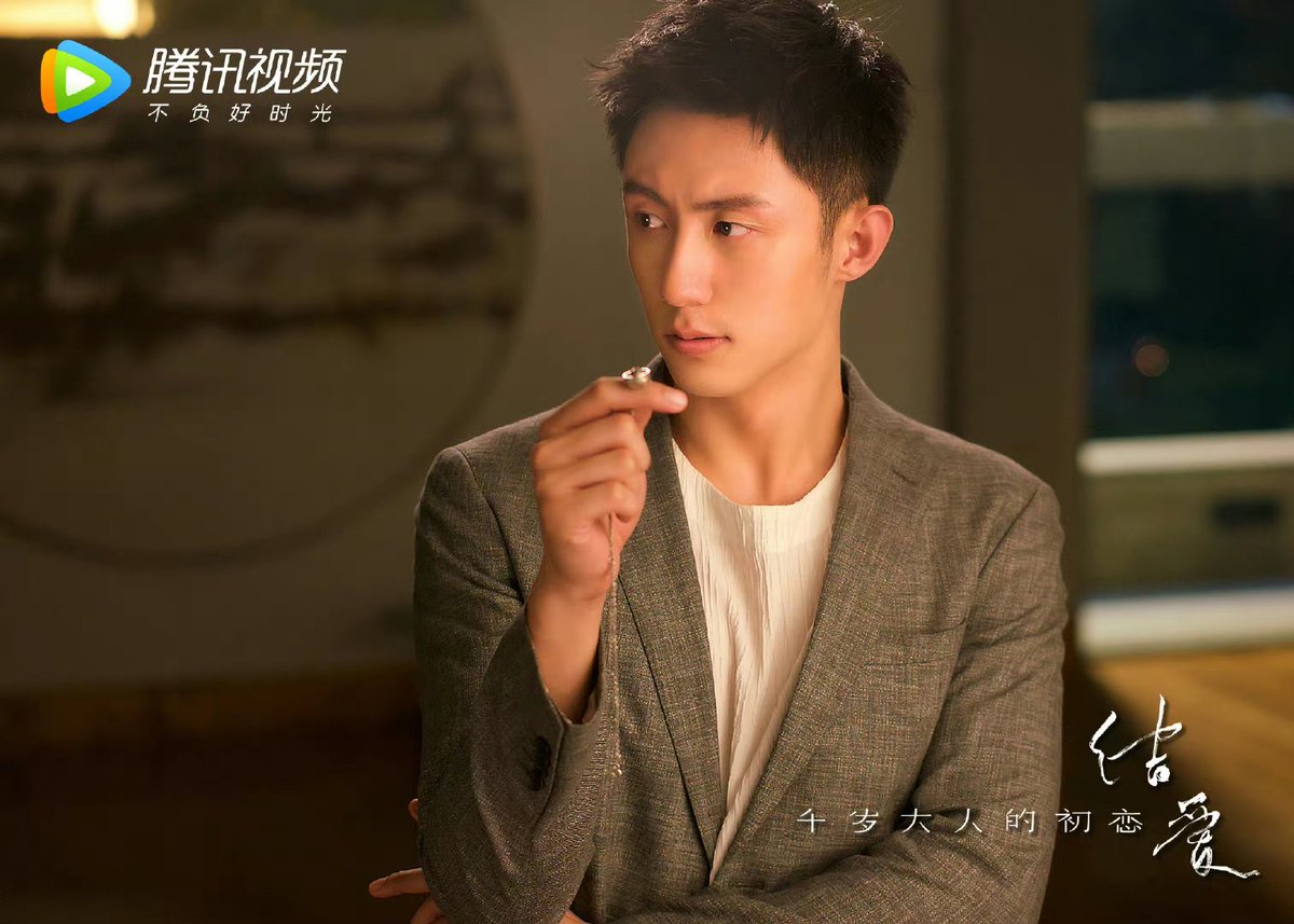 JingyuFc's tweet photo. ドラマ「#结爱・千岁大人的初恋」中国放送開始から4年!🦊✨
いちばん美しい黄景瑜さんが見られると
日本ファンの間で言われた「#千年のシンデレラ」
大切な人を千年思い続ける狐族の
右祭祀・贺兰静霆の切ない恋の物語り
#黄景瑜 #JohnnyHuang #ホアン・ジンユー
#中国ドラマ #PlayBackForJingU https://t.co/510VL2pSHh