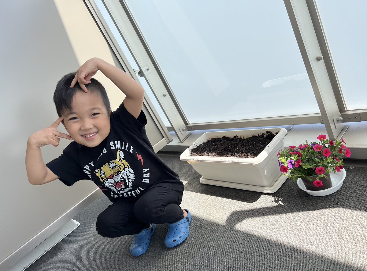Ayazabeth_'s tweet photo. 自分のお小遣いでお花買って、
朝もちゃんと水やりして偉い🥰 https://t.co/hz6Bl1tGcY
