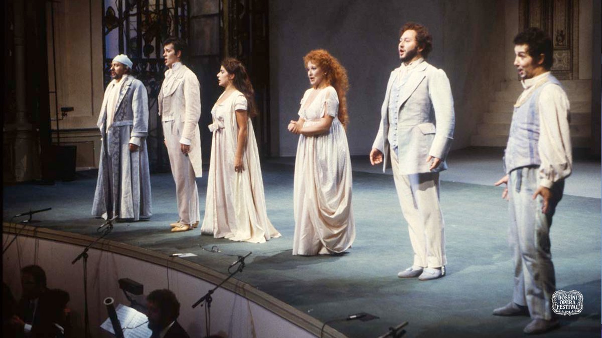 Rof_Pesaro's tweet photo. 🎂 Oggi La scala di seta compie 210 anni! Today #LaScaladiSeta turns 210! L'opera andò in scena al #ROF nel 1988 e 1990 con la regia di #MaurizioScaparro, nel 2000 con quella di #LucaDeFilippo e nel 2009 e 2011 nella produzione firmata da #DamianoMichieletto
#ROFScala https://t.co/YWJ2pXowxW