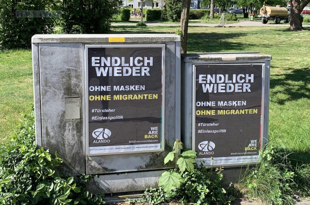 hasepost's tweet photo. HASEPOST Osnabrück: Staatsschutz ermittelt: Fake-Plakate unterstellen Alando Palais Rassismus Rund 250 bis 300 Plakate dieser Art hängen im gesamten Stadtgebiet. / Foto: Stanehl
Täuschend echt sehen die P #alando #fakeplakate #osnabruck #staatsschutz https://t.co/lIaSg5OMDR https://t.co/zYTlfcH5EM