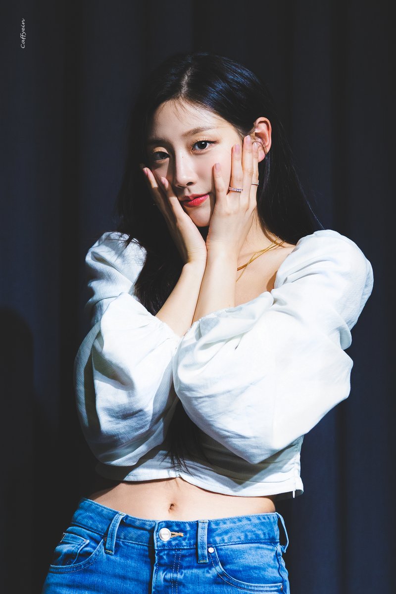 caffyein's tweet photo. 220313 첫 개인 팬사인회

#러블리즈 #Lovelyz #정예인 #Yein 
@Official_LVLZ https://t.co/vLo25y3WxX