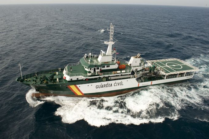 guardiacivil's tweet photo. ¿#SabíasQue el #ServicioMarítimo de #GC062 presta servicio con buques oceánicos 🛳 con base en Cádiz y Las Palmas? 

Participan en operaciones de rescate, salvamento y vigilan las costas en prevención del narcotráfico y la inmigración irregular. https://t.co/IKp9CqQrBx