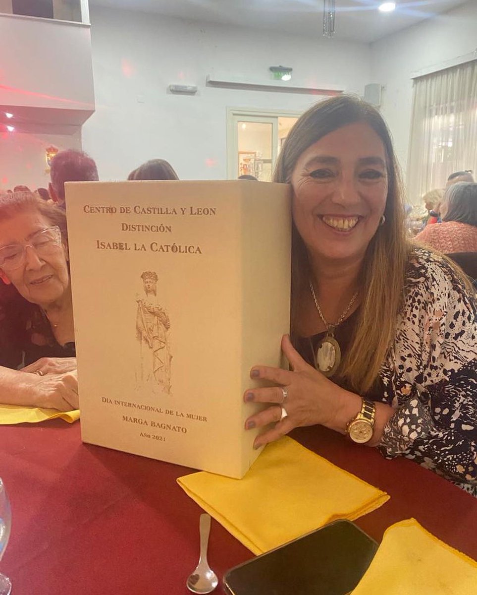 margabagnato's tweet photo. Feliz con la distinción Isabel La Católica que entrega el Centro de Castilla y León, por mi labor social realizada a través de #margaritasenacción https://t.co/24RzBC6lQx