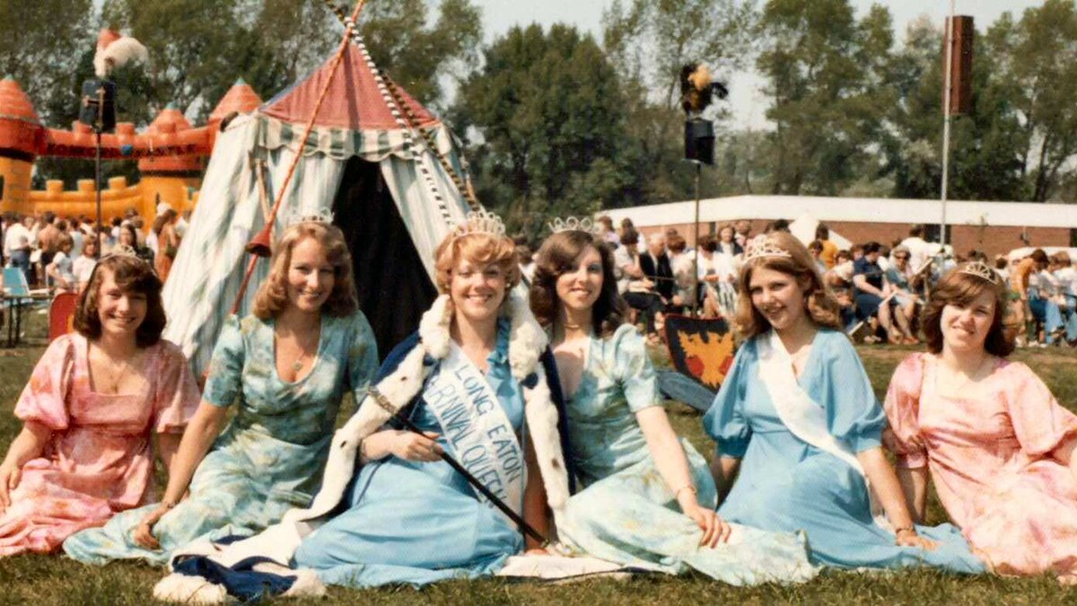 LongEatonCarny's tweet photo. Less than six weeks to go to this year's carnival on 18th June. Here's a look back at a sunny scene from the silver jubilee and LE's own Queen and entourage #longeaton #carnival #jubilee https://t.co/ibS5UMLoY7