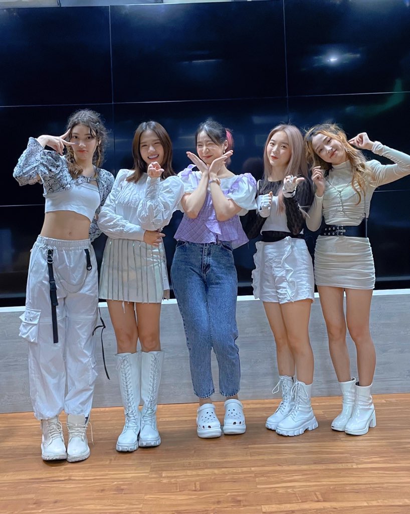 rosequartzoffi1's tweet photo. #RoseQuartz 🌹🌼 #DAISYDAISYIDOL #TPOP 🤍 https://t.co/TylM8krMJV