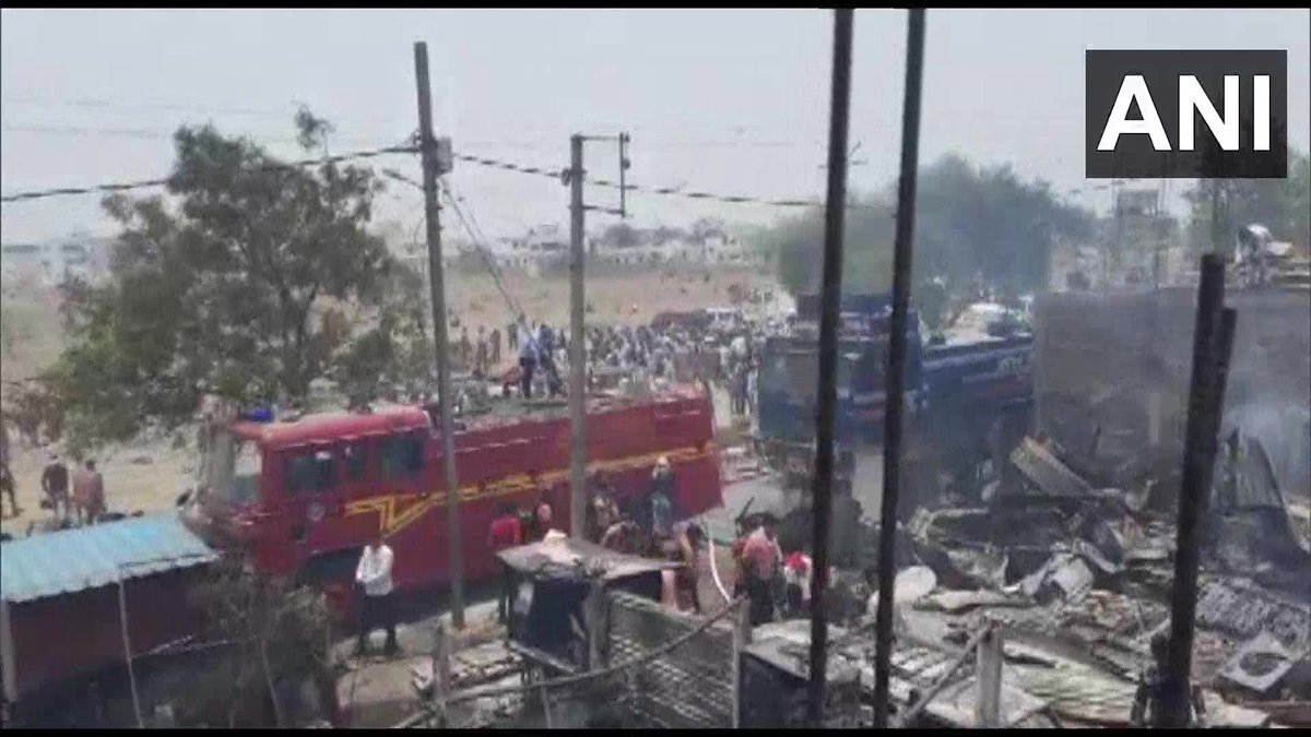 ANI's tweet photo. Maharashtra |  A fire broke out in the Mahakali Nagar slum area in Beltarodi. Fire fighting operation underway https://t.co/BmadcAKQEF