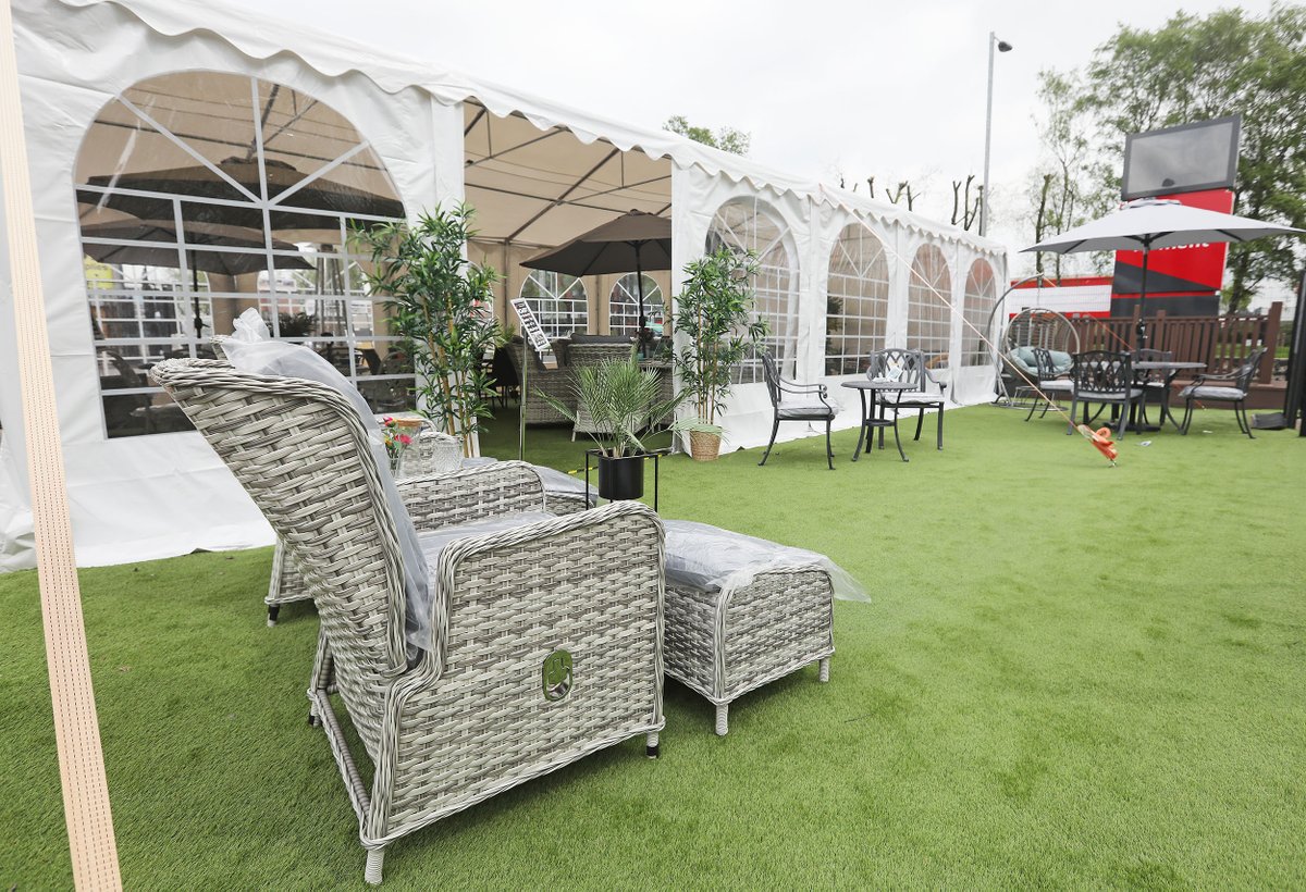 HomefitLTD's tweet photo. 𝗛𝗢𝗠𝗘𝗙𝗜𝗧 𝗙𝗢𝗥 𝗚𝗔𝗥𝗗𝗘𝗡𝗦 𝗠𝗔𝗥𝗤𝗨𝗘𝗘 at Boucher Crescent has all your outdoor garden needs sorted. From our top of the range Garden Furniture to our Composite ranges to our outdoor Paving range. Call in for a browse. 

#BelfastHour #Homefit https://t.co/WVGwasfcpM