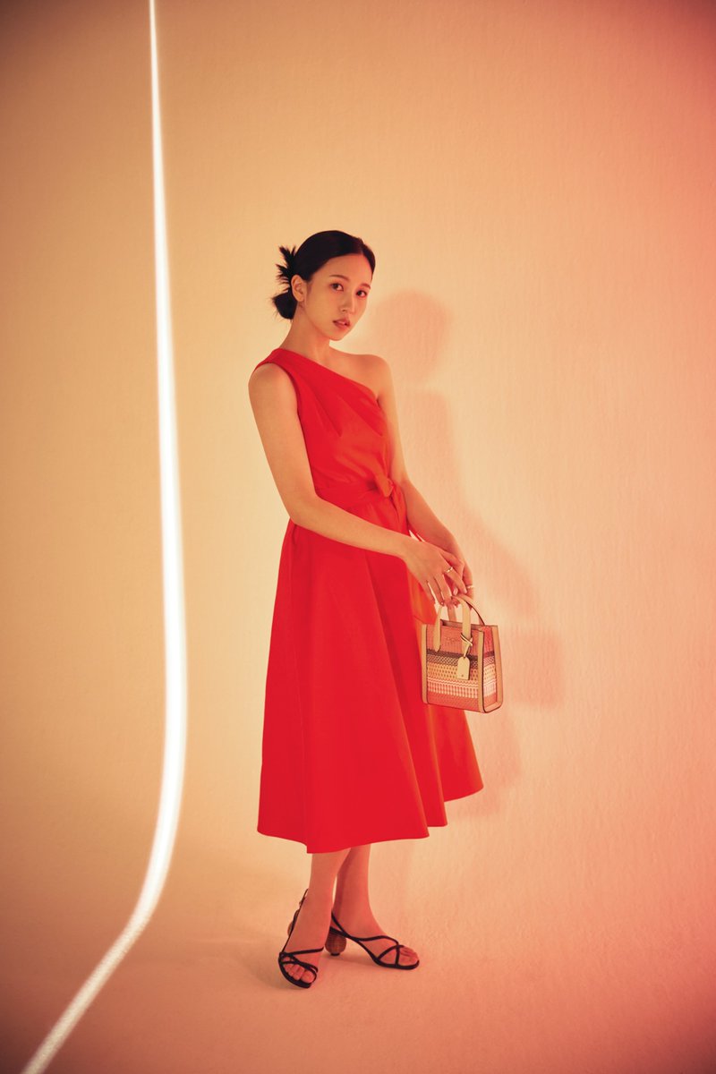 JYPETWICE's tweet photo. MINA &amp; L'Officiel

https://t.co/LK00VUMMDd

#TWICE #트와이스 #MINA #미나 #lofficielsingapore #lofficielmalaysia https://t.co/KNhVOWo73j