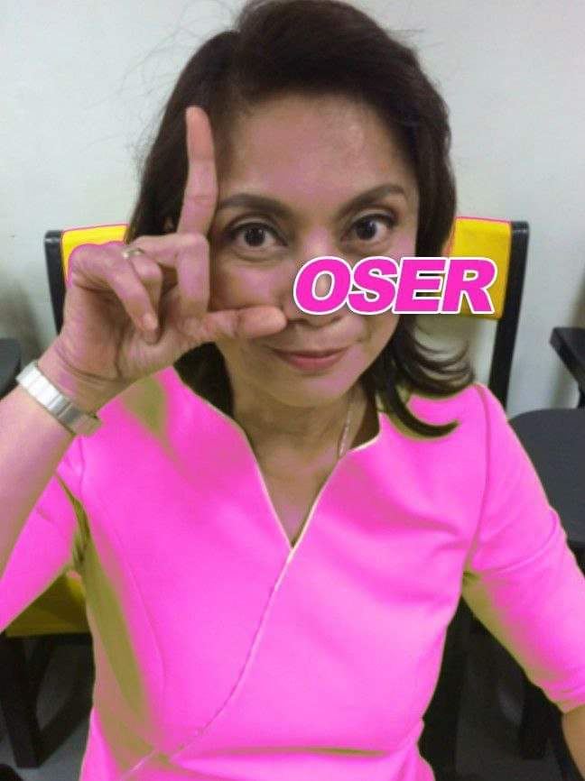 YssaTiu's tweet photo. Ang Loser Sign na pinauso ni Leni Robredo at ng mga taga-suporta niyang pinklawan.
#LoserSign
#LeniLoser https://t.co/mvw1yaCX7T