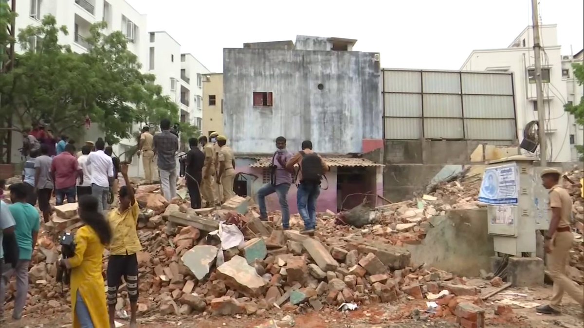 ANI's tweet photo. TN | A woman started to cook on streets after her house was demolished in anti-encroachment drive, in Chennai

We have documents of our house. It was demolished without any information. I started cooking here on streets as I have nowhere to go: Priya, whose house was demolished https://t.co/Fnl3JMw6Oy
