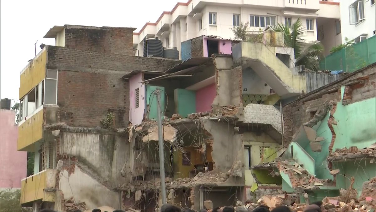 ANI's tweet photo. TN | A woman started to cook on streets after her house was demolished in anti-encroachment drive, in Chennai

We have documents of our house. It was demolished without any information. I started cooking here on streets as I have nowhere to go: Priya, whose house was demolished https://t.co/Fnl3JMw6Oy