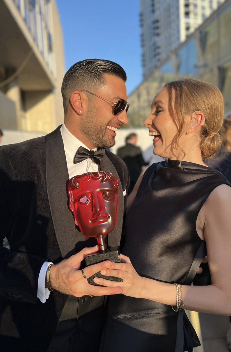 BAFTA award winners Rose Ayling-Ellis and Giovanni Pernice✨
#BAFTAS #Baftas2022 #EastEnders #Strictly