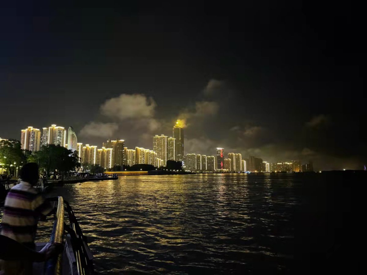 anna80241088's tweet photo. Riverside at night has a different flavor https://t.co/KDPbg7KFAe