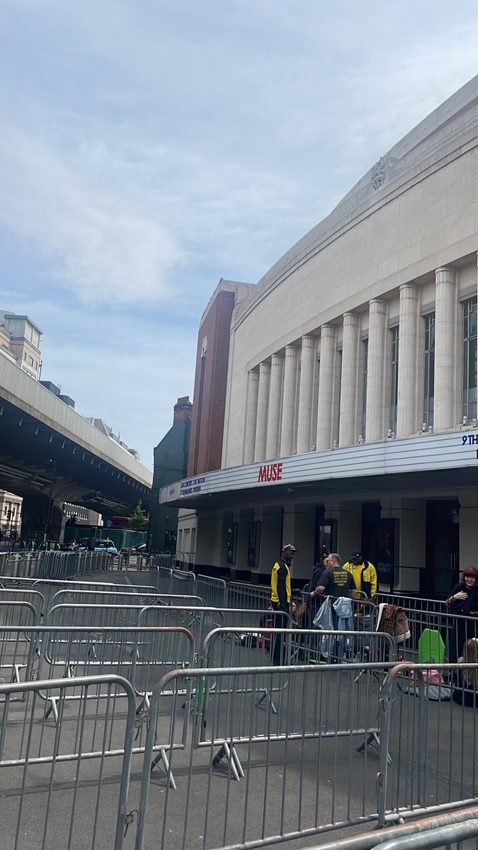 joelgee123's tweet photo. Made it to the apollo. Time to sit and wait @museband #MuseApollo #Muse https://t.co/zx6Ii6IcEw