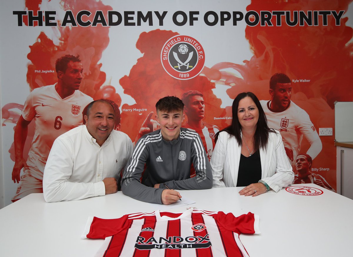 Yammyyam71's tweet photo. My sons new football squad for the next 2 years https://t.co/8ha8CqQ0gK