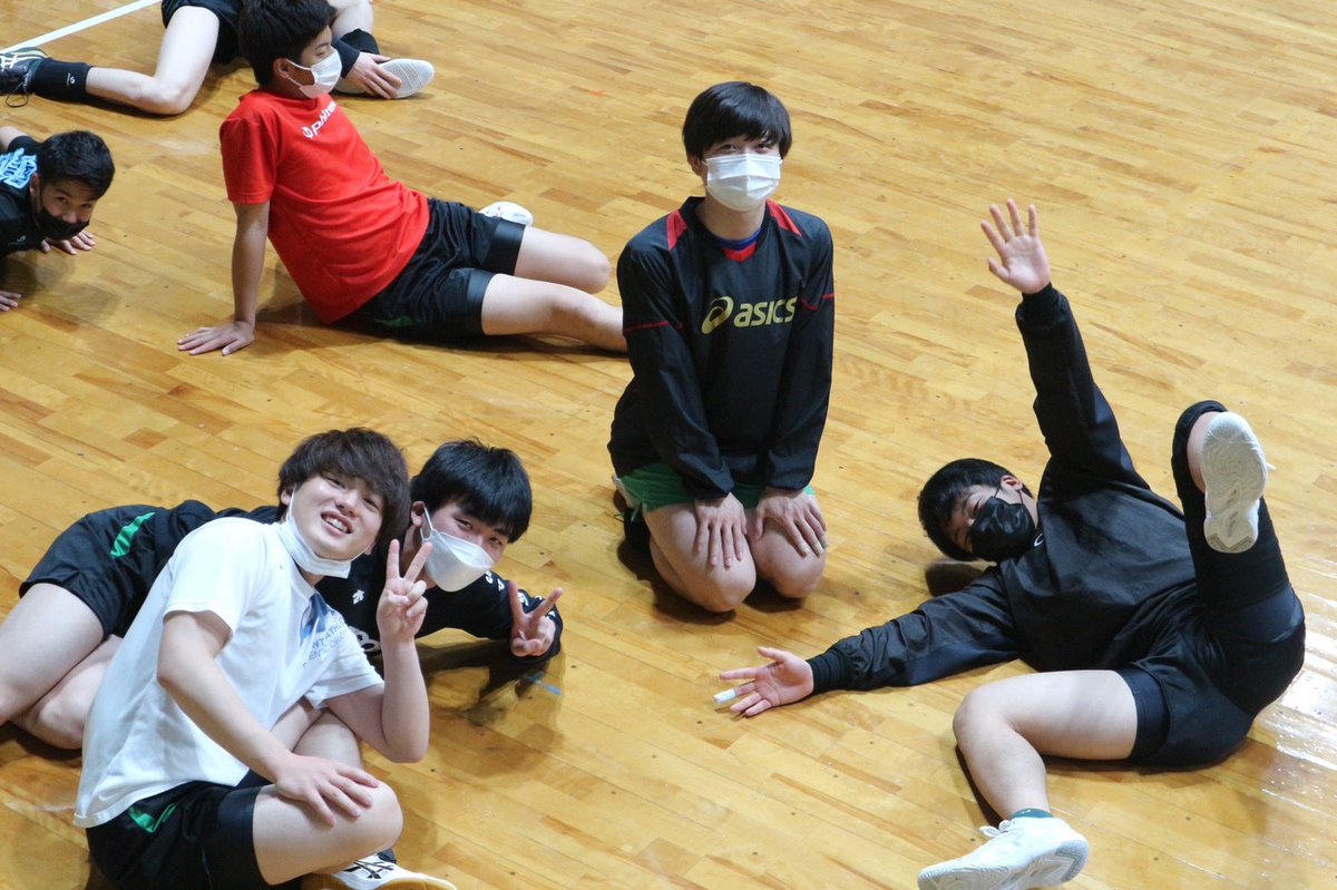 春季リーグ5戦目
VS長崎大学

13-25
17-25
20-25

0-3

最後まで流れを掴むことが出来ずに、ストレートで負けてしまいました。悔しさを本リーグにぶつけて全勝を目指します！！応援よろしくお願いします🎌