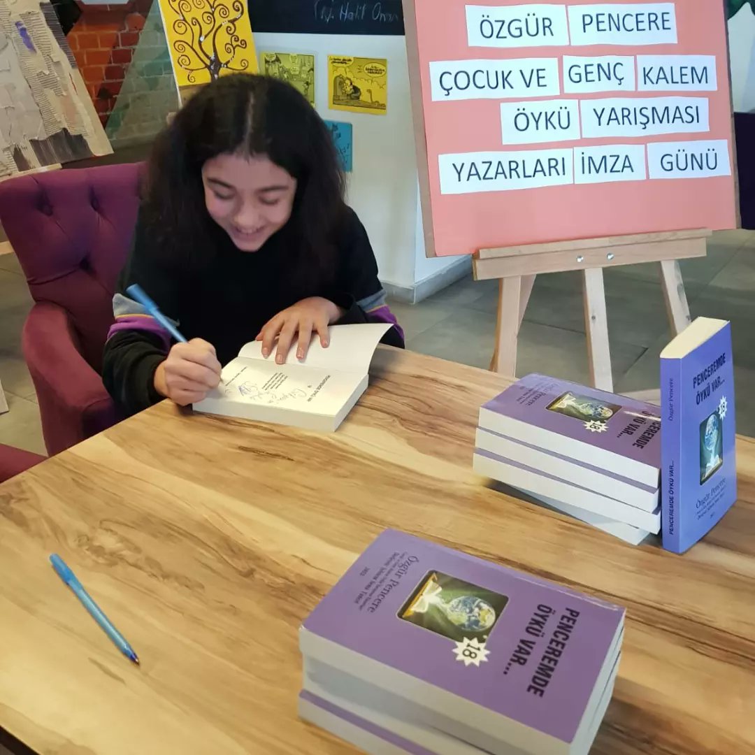 UOGaziemir's tweet photo. Özgür Pencere Çocuk ve Genç Kalem Öykü Yarışması'nda derece alan  öğrencilerimiz, 'Penceremde Öykü Var' kitabıyla imza gününde okurlarıyla buluştu.👏📚💜

#UğurdaSanatVar 
#UğurluOlmak https://t.co/rnOtvXcv5D