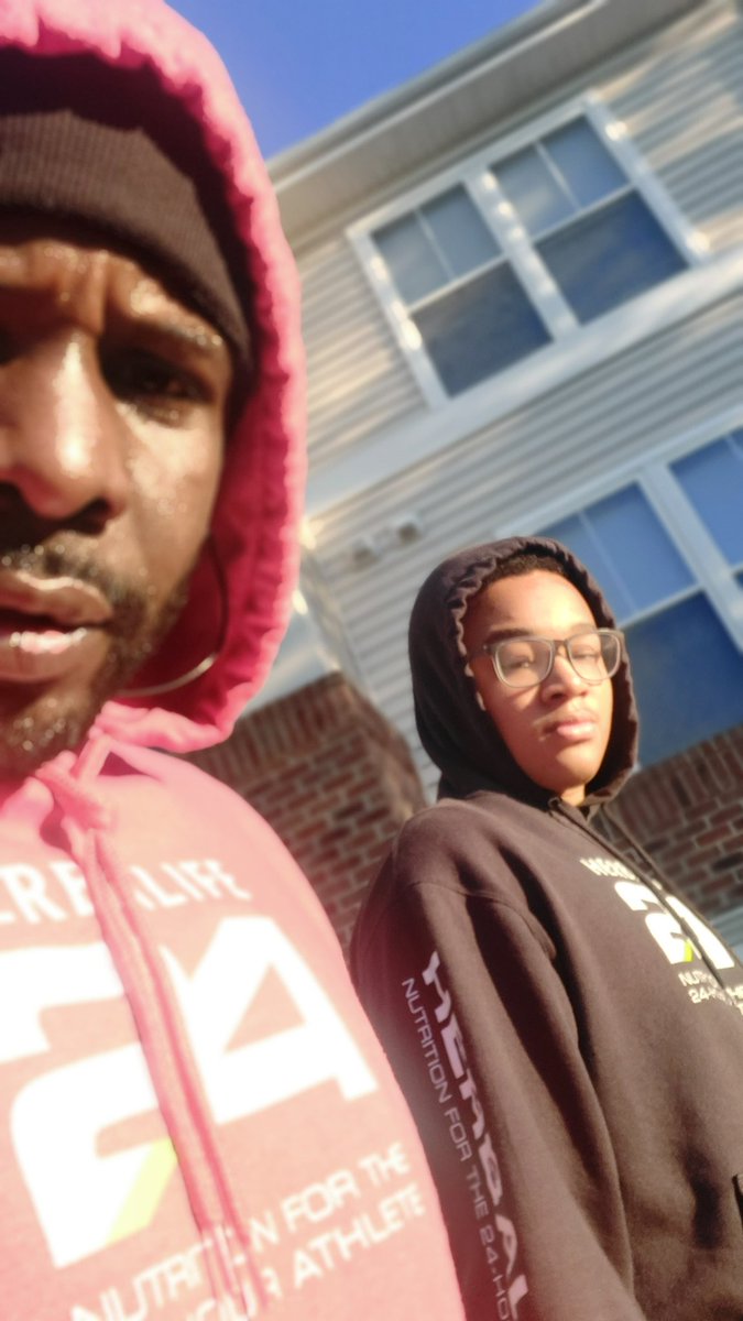 gfrezzle's tweet photo. New Monday - Same Grind π€ππΎπ
#GoodMorning #theLab #middlekid #keepgrinding #keepgrowing #keepbuilding #whateverittakes https://t.co/7vfqnmZMIz