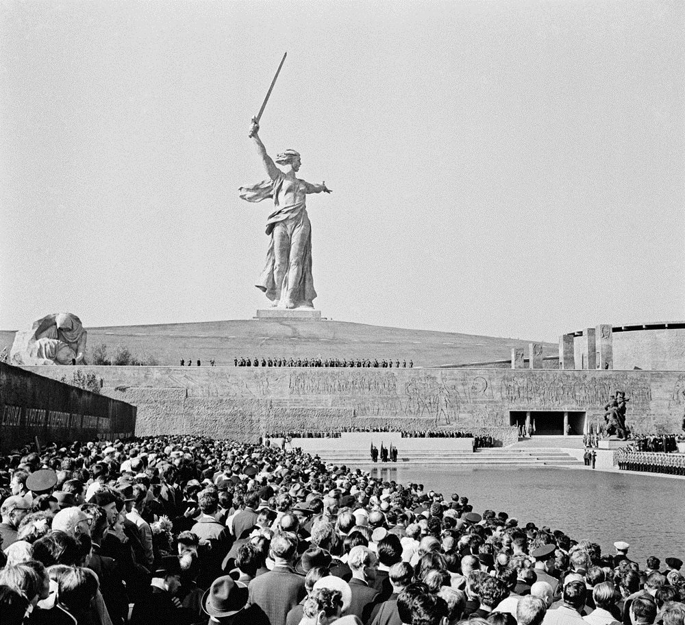 diletant_media's tweet photo. 15 октября 1967 года завершилось строительство монумента «Родина-мать» в Сталинграде. https://t.co/CRyfULSjnU