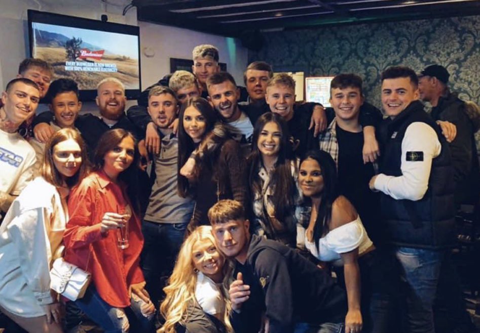 badge_is_in's tweet image. Wow.

Group photo but there’s only one person drawing everyone’s attention.

Gilet ensures the #badge is exposed. Arm at a perfect right angle puts the badge in perfect view.

Lessons need to be learned from the lad in front, only half the badge is visible, shocking.

9.6/10.