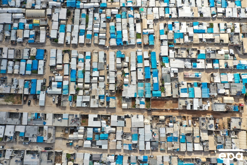 EPA_Images's tweet photo. In an effort to ensure continued international support for Syrian refugees and their host communities, the European Union will be hosting the sixth Brussels Conference on 'Supporting the future of Syria and the region'.   📸 epa / Yahya Nemah

#Syria #Qah #refugees #Idlib https://t.co/QXsH42WYhU