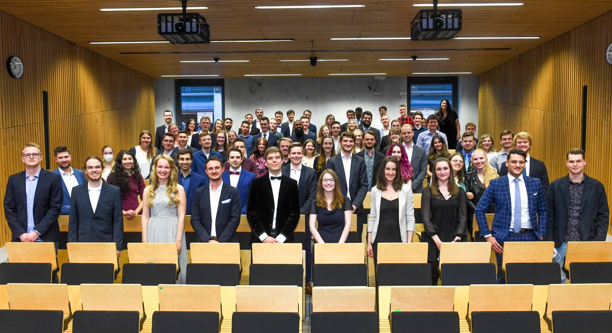 HSRuhrWest's tweet photo. Feierlicher Studienabschluss am Fachbereich 1. 77 Absolvent:innen der Institute #Informatik sowie #Energiesysteme und #Energiewirtschaft feierten ihren Bachelor- oder Masterabschluss. #Studium #Absolvent #Abschluss #HRW | Mehr Infos: https://t.co/LtLUekmQrP https://t.co/k9Z5L2VQDw