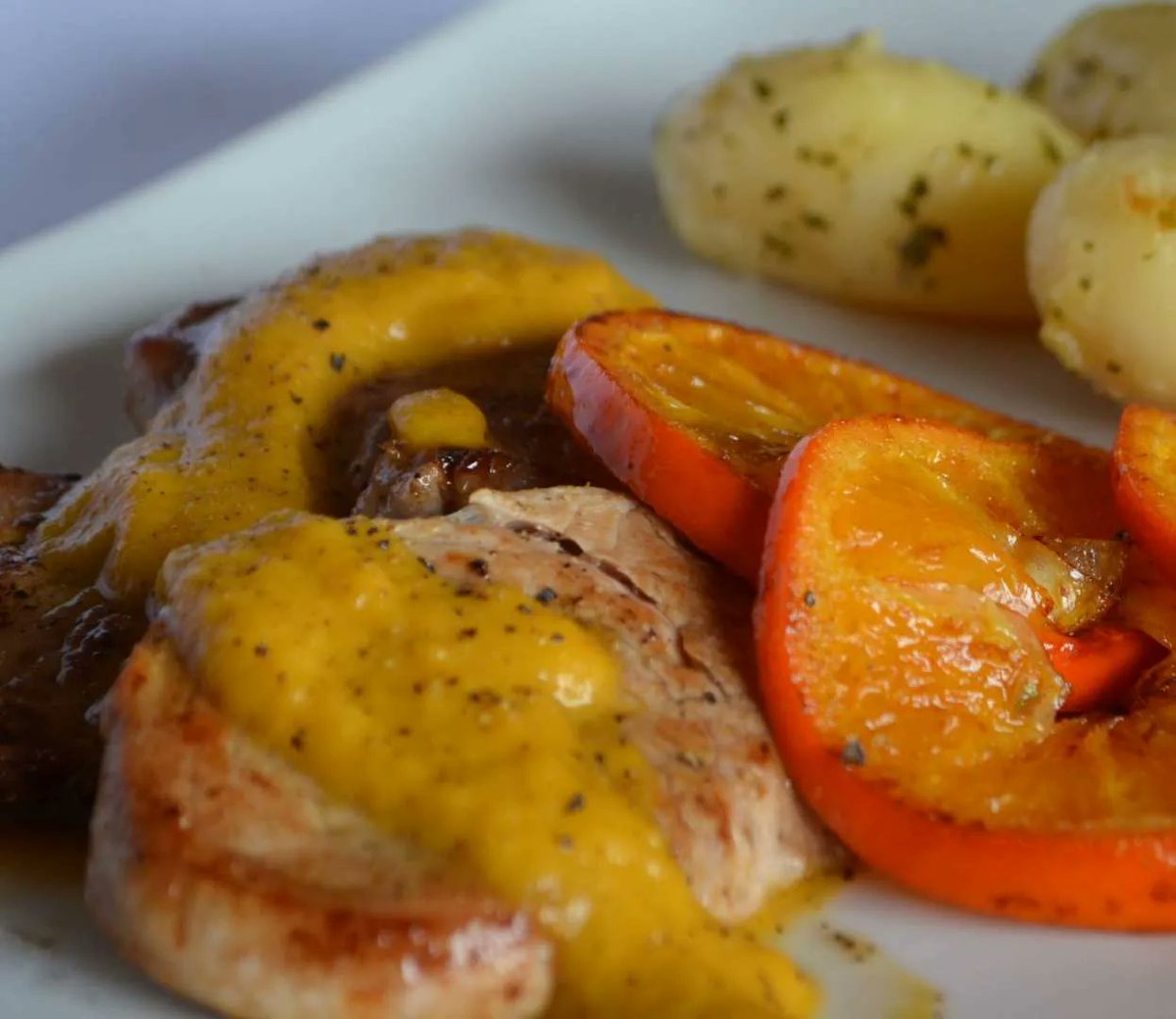 petitchefes's tweet photo. #menu #plato #Solomillo de cerdo con salsa de naranja
Os dejo una receta, con naranja otra vez, sencilla y que queda muy bien hoy que, casi todos, tenemos algo que celebrar.
#Receta completa►https://t.co/KLgbjdOUwJ  Gracias a "CARMENMARTINEZ" https://t.co/n5rb4sL6Lu