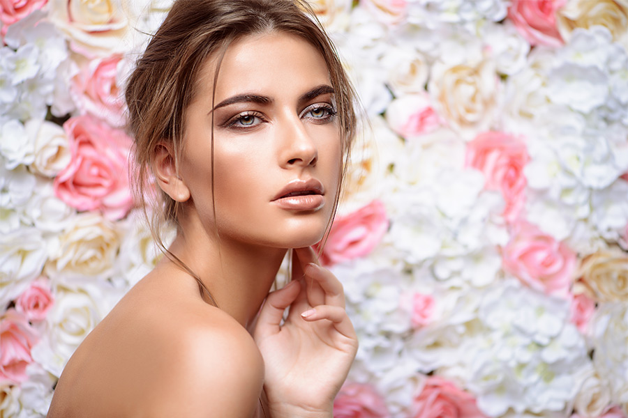 Best Seller!
Rose Glow Opaline Topgloss is a vanilla scented, waterproof holographic lip topper with a sheer nude base tone of soft pink-peach and ruby pearls; highlighted with emerald, gold and amethyst opaline pearls! oryzabeauty.com/product/rose-g…
