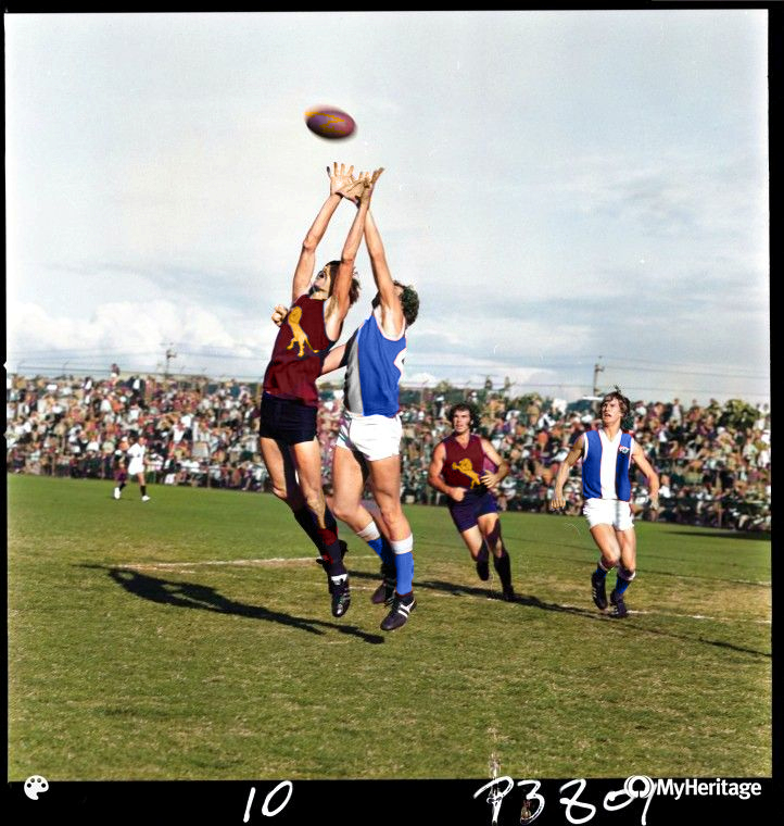 KenBuzzins's tweet photo. Subiaco v East Fremantle at Subi oval 1975 (colourised) #wafl https://t.co/0AIqkWgiQ3