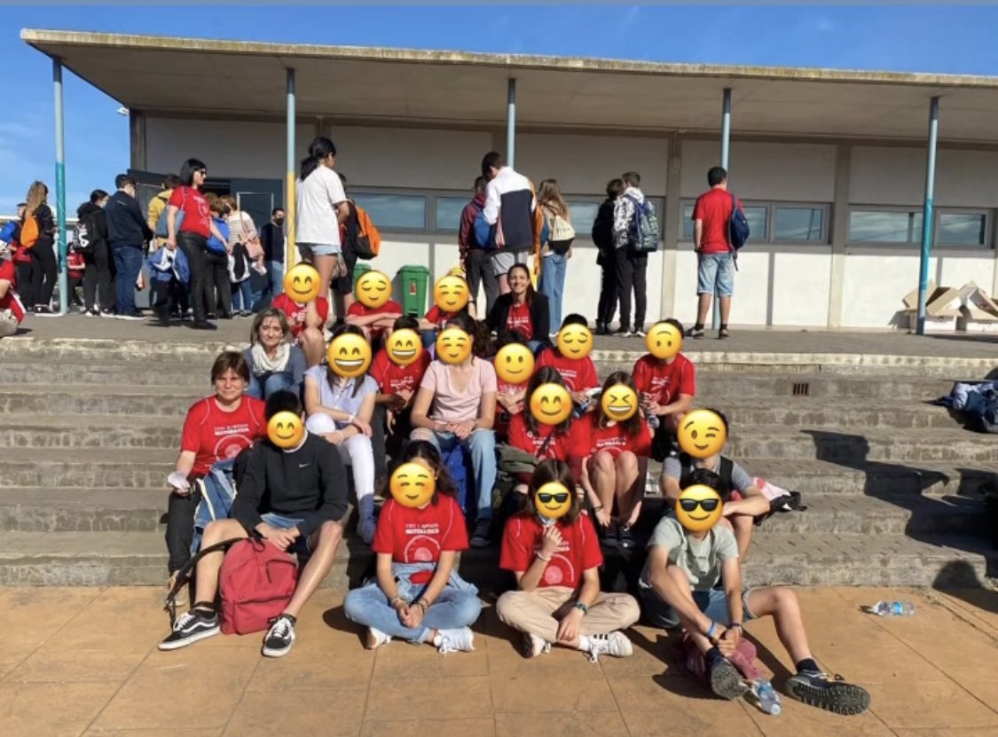 fecmvsc's tweet photo. El sábado participamos en la #XXIIOlimpiadaMatematica y dos alumnas se han clasificado para la fase autonómica 🥳🥳 Enhorabuena! Estamos muy orgullosos de tod@s vosotr@s https://t.co/Aa0rhkn6US