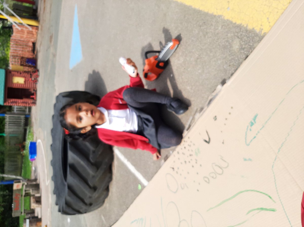 Today we have been thinking about the sequence to the story The Very Hungry Caterpillar. We used chalks &amp; paint dobbers to draw the difference amounts of fruit in the correct order. <a href="/HiaNursery/">HIANursery</a> @HIAMissIllidge <a href="/HIAMrsRadwan/">Mrs Radwan</a>