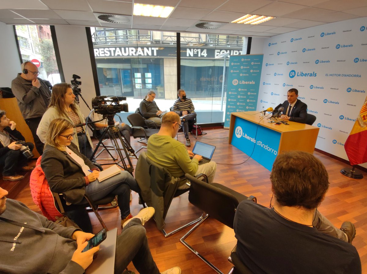 🔵 RODA DE PREMSA 🔵

🆕 <a href="/JGallardoAND/">Jordi Gallardo Fdz</a> no es presenta a les primàries de #Liberals.

🗨️ "La <a href="/JudithPallares/">Judith Pallares</a> és una persona de la meva absoluta confiança. Jo estaré implicat en el projecte com a un militant més. Li desitjo tots els encerts al partit i a la Judith".

#Liberals