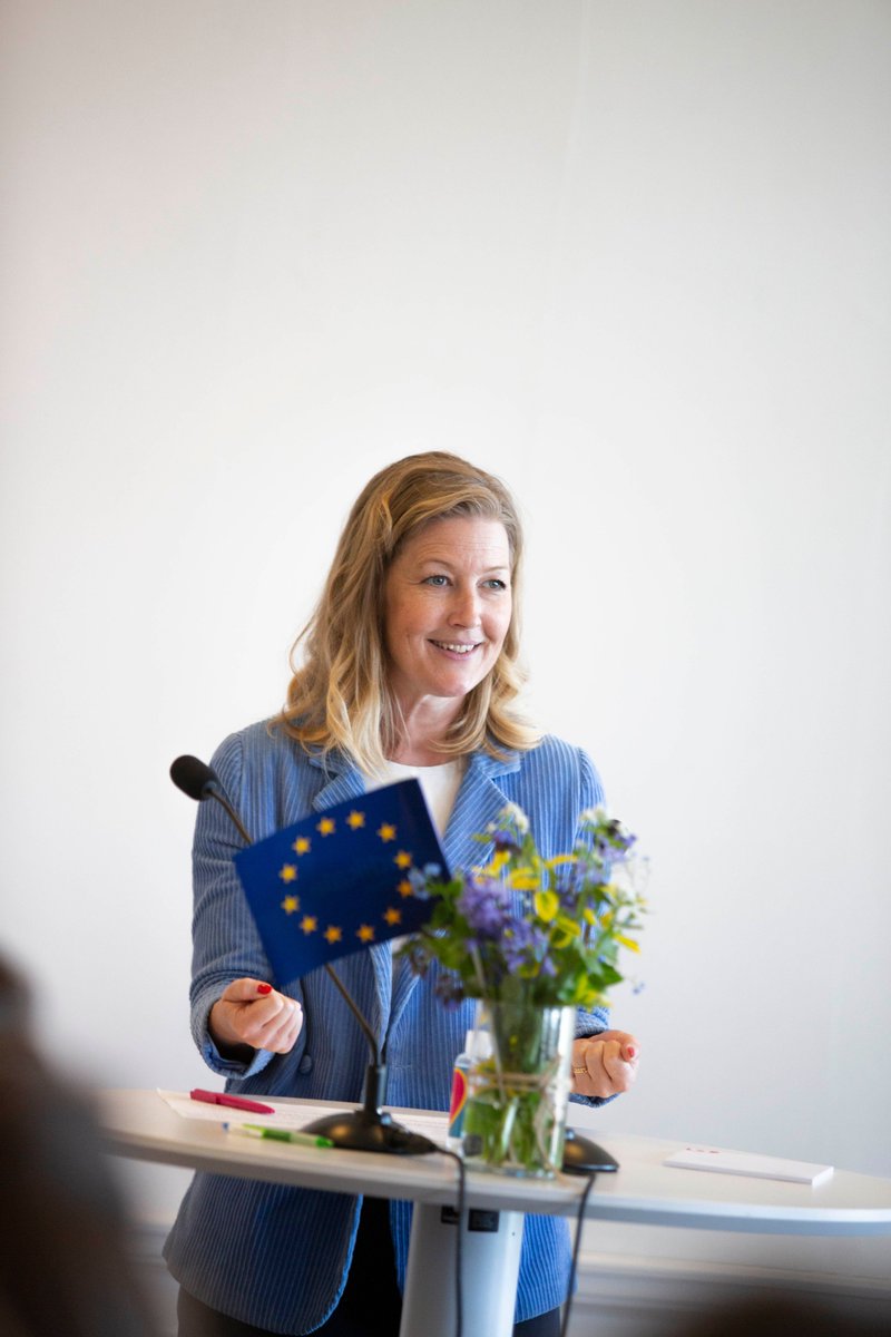 Tak for en fremragende, personlig og indlevende #EU-tale fra <a href="/sofiecn/">Sofie Carsten Nielsen</a> på Europadagen. Europa er ikke perfekt, men det er vores Europa, og det vi kan udrette sammen for fred, frihed og demokrati er så vigtigt! Tak for arrangementet, <a href="/radikale/">Radikale Venstre</a> 🇪🇺🇩🇰 #TænkNyt #eudk