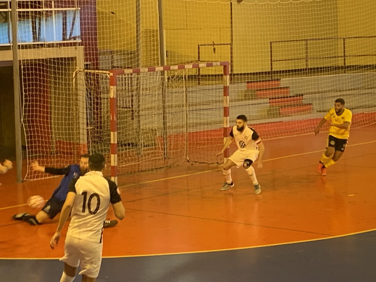 JuSports30's tweet photo. #interviewduweekend #futsal Le Stade Beaucairois 30 version @BeaucaireFutsal a fait un grand pas vers son maintien samedi. Son entraîneur Yoann Soum était quelques minutes après ce final de folie en interview sur @JuSports30
https://t.co/senIuQBeU4 https://t.co/N9UUS7fKZD