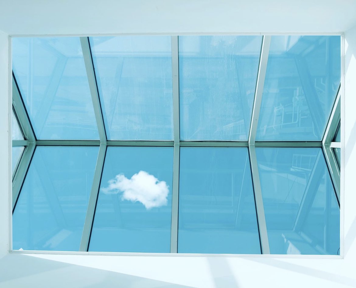 brightboxuk's tweet photo. If you have skylights, they might feel like they turn into a black void in darkness. To avoid this, try using linear lighting around the edges of the skylight to add a little glow! 💡#lighting #toptip https://t.co/YrdZ8eD2Qx